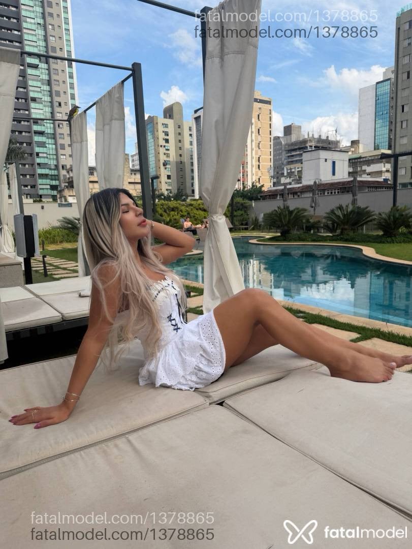 Acompanhante mulher trans loira (o) de olhos pretos em Goiânia Acompanhante mulher trans loira (o) de olhos pretos em Goiânia - Larissa Campos
