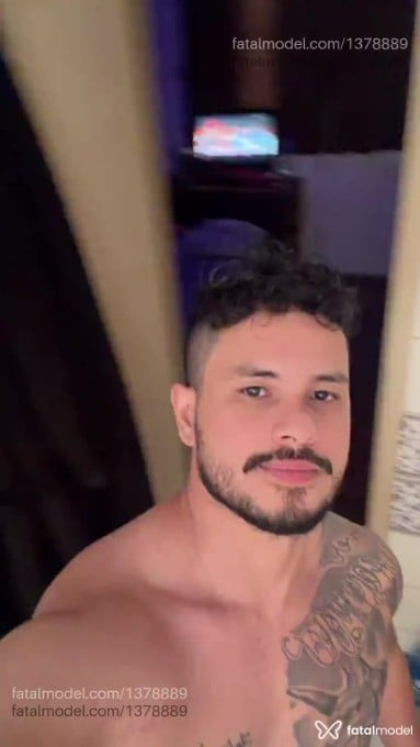 Acompanhante homem com cabelo castanho de olhos castanhos em Santos Acompanhante homem com cabelo castanho de olhos castanhos em Santos - Rick Eliott