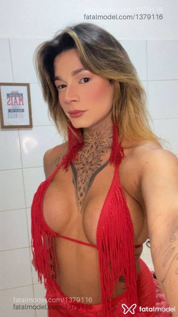 Acompanhante travesti loira (o) de olhos castanhos em São José - Stellar