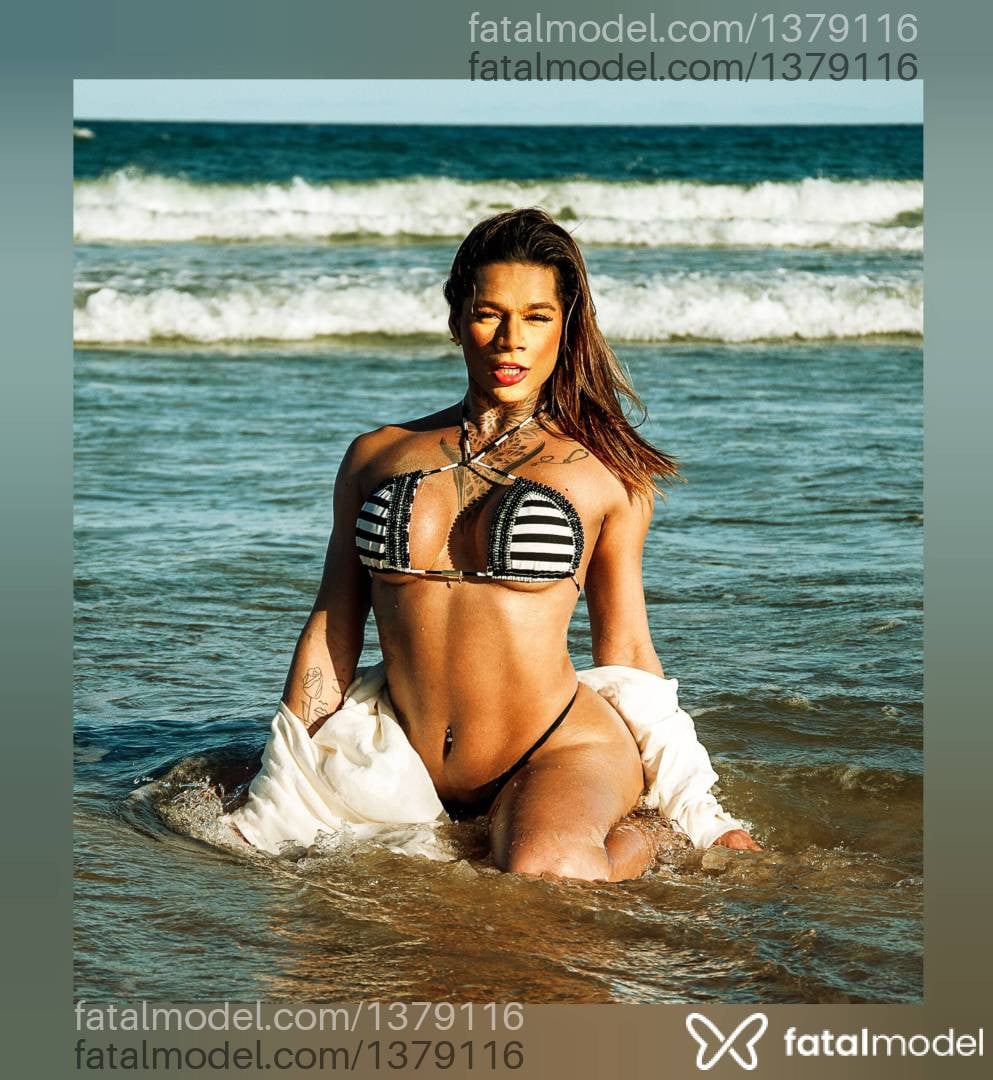 Acompanhante travesti loira (o) de olhos castanhos em São José - Stellar