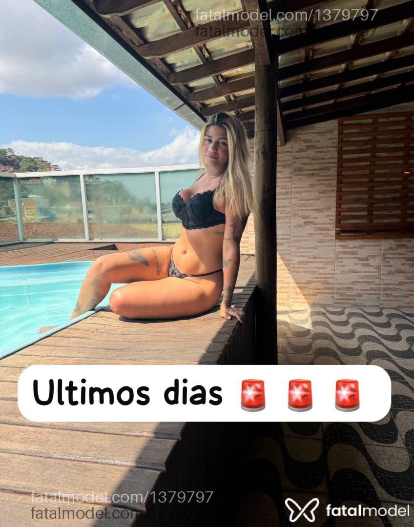 Acompanhante mulher trans loira (o) de olhos mel - Agnes Nunes