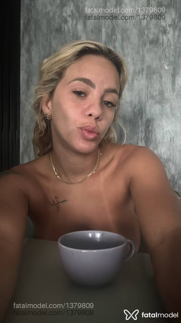 Acompanhante mulher loira (o) de olhos verdes - Taynara Santos