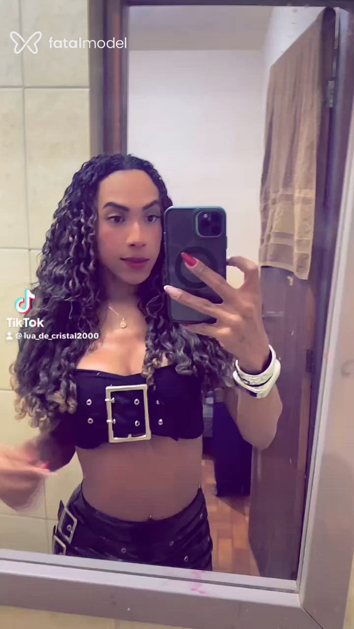 Acompanhante mulher trans morena (o) de olhos pretos - Sophia Menezes
