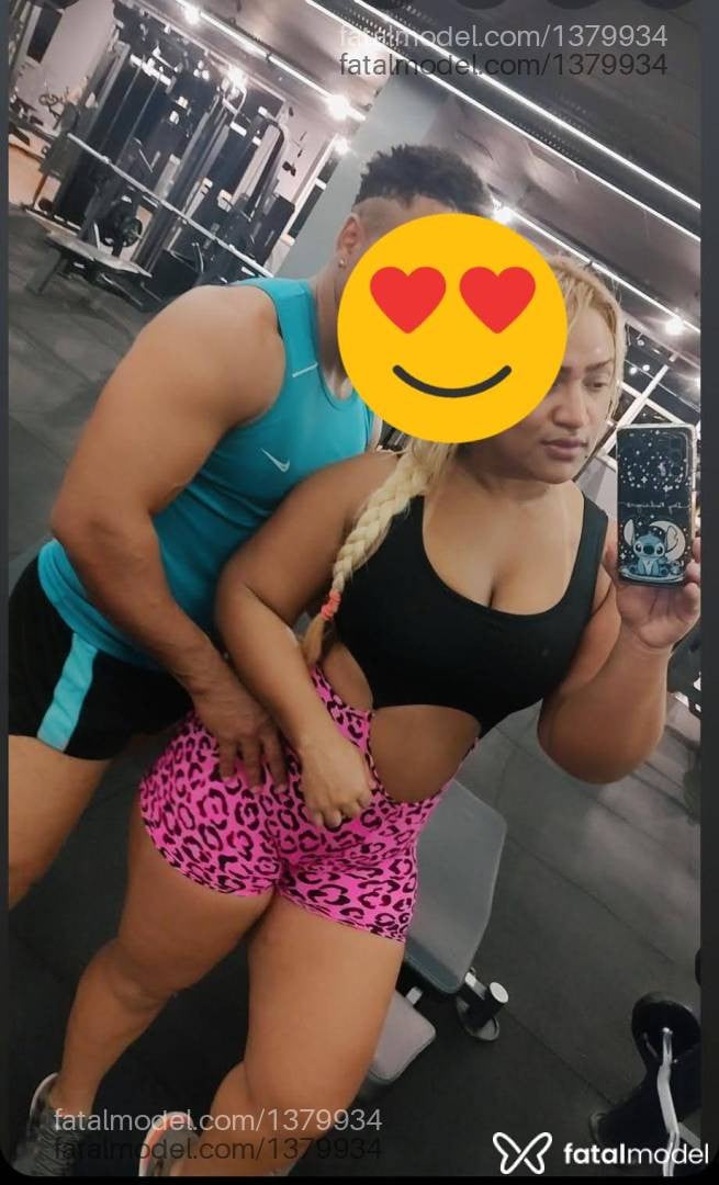 Acompanhante mulher loira (o) de olhos pretos - Jaddy