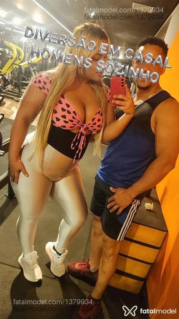 Acompanhante mulher loira (o) de olhos pretos - Jaddy
