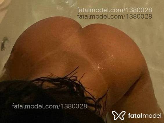 Acompanhante mulher morena (o) de olhos pretos - Nina Ferraz