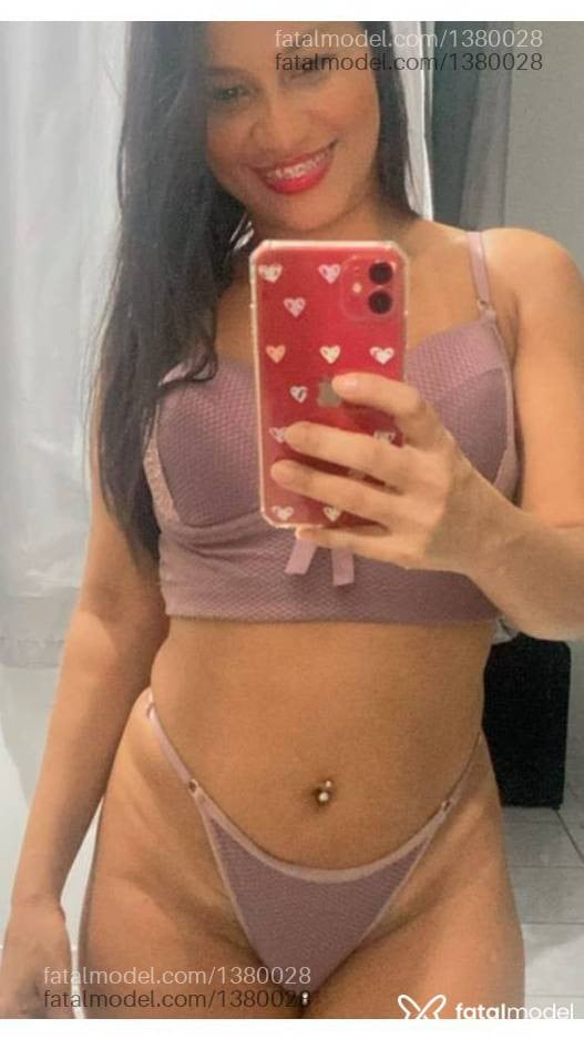 Acompanhante mulher morena (o) de olhos pretos - Nina Ferraz