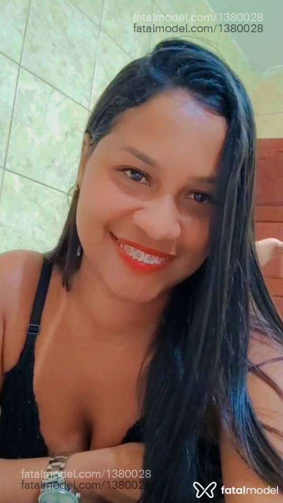 Acompanhante mulher morena (o) de olhos pretos - Nina Ferraz