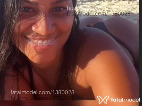 Acompanhante mulher morena (o) de olhos pretos - Nina Ferraz