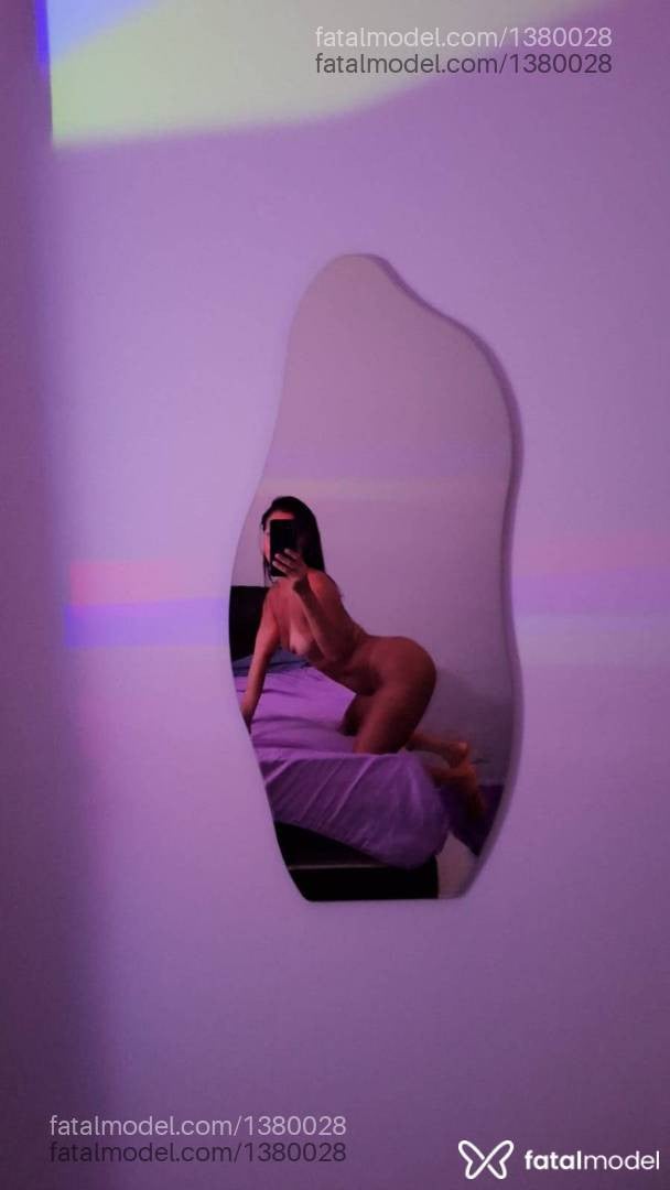 Acompanhante mulher morena (o) de olhos pretos - Nina Ferraz