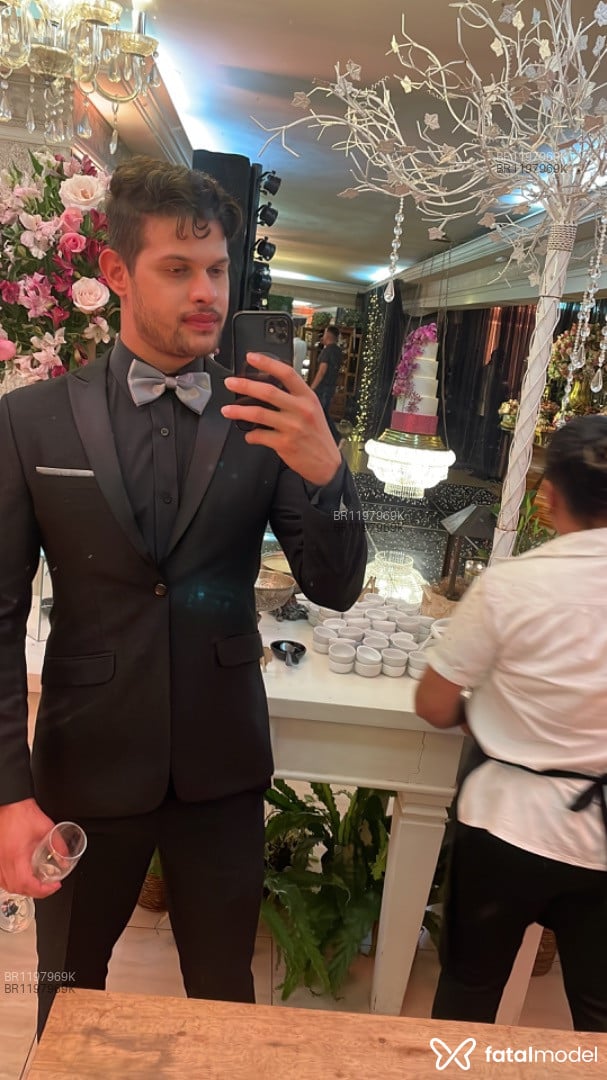 Acompanhante homem com cabelo castanho de olhos castanhos em São Paulo Acompanhante homem com cabelo castanho de olhos castanhos em São Paulo - Leo Angel