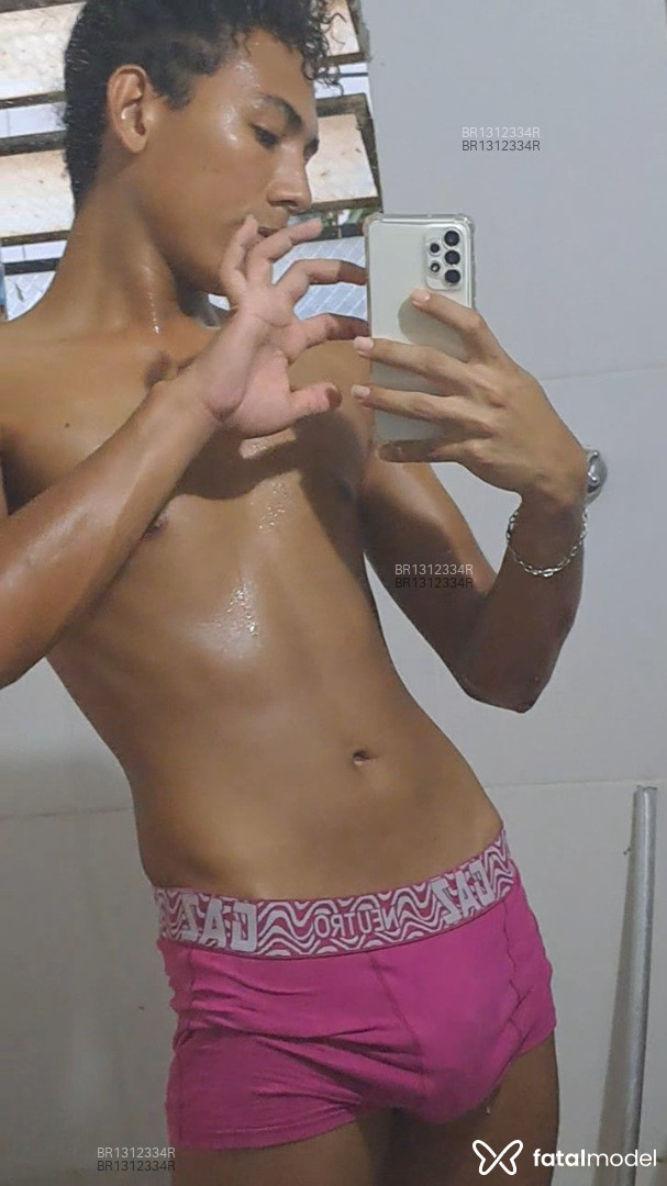 Acompanhante homem morena (o) de olhos castanhos em Goiânia - Mateo