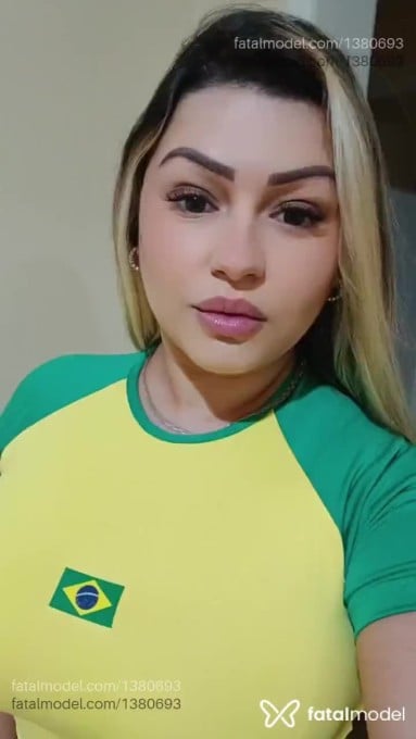 Acompanhante mulher loira (o) de olhos castanhos em Garibaldi Acompanhante mulher loira (o) de olhos castanhos em Garibaldi - Monike