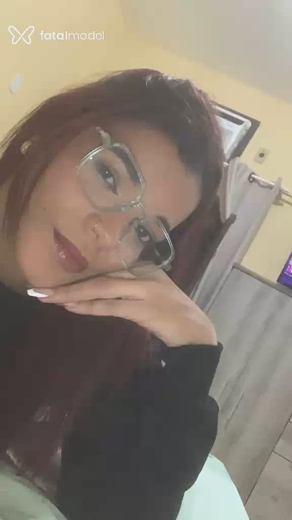 Acompanhante mulher ruiva (o) de olhos castanhos - Rannaa
