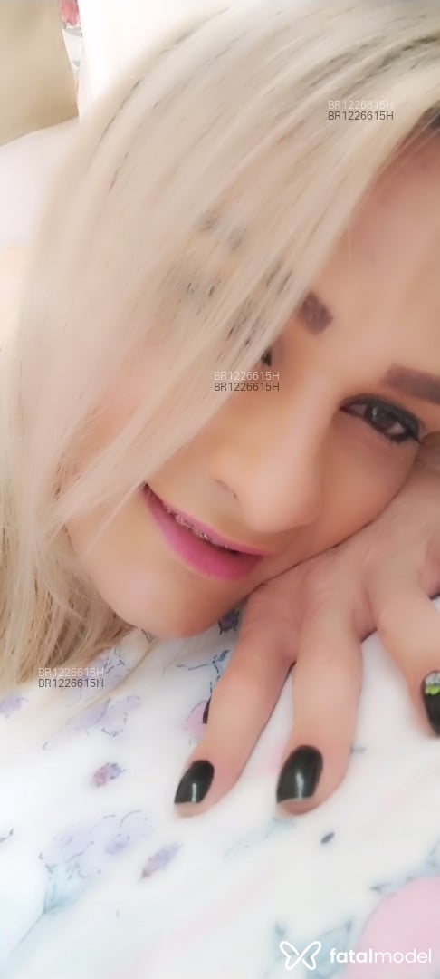 Acompanhante travesti loira (o) de olhos castanhos em São Bento do Sul - Gabriela