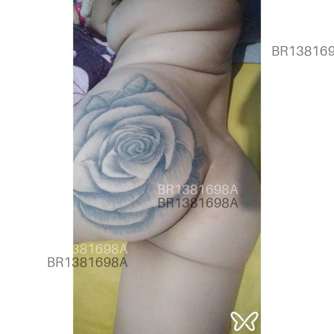 Acompanhante mulher com cabelo castanho de olhos castanhos - Safira Acompanhante mulher com cabelo castanho de olhos castanhos - Safira