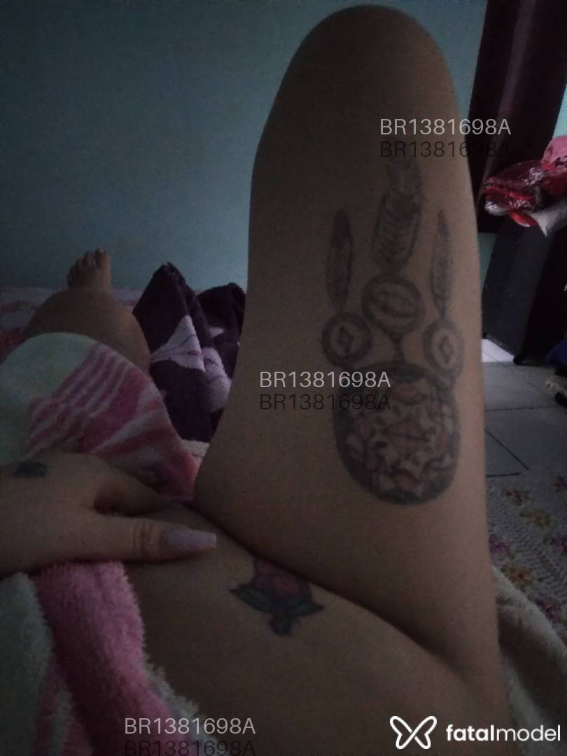Acompanhante mulher com cabelo castanho de olhos castanhos - Safira Acompanhante mulher com cabelo castanho de olhos castanhos - Safira