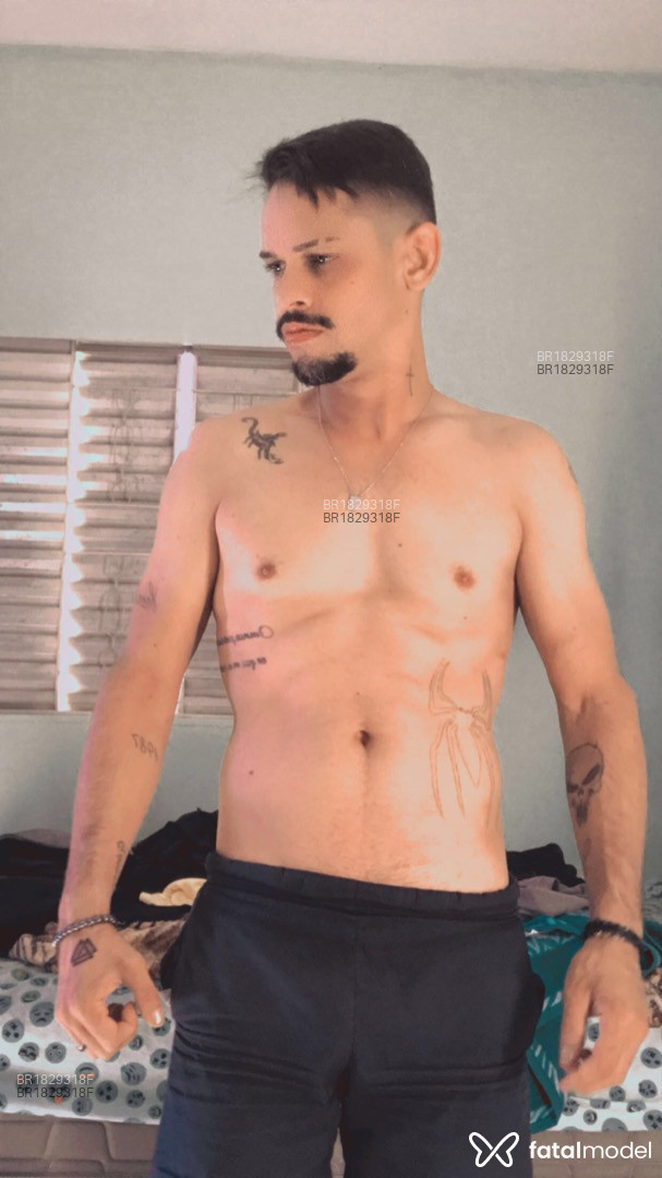 Acompanhante homem com cabelo castanho de olhos castanhos - Divino Abreu Acompanhante homem com cabelo castanho de olhos castanhos - Divino Abreu