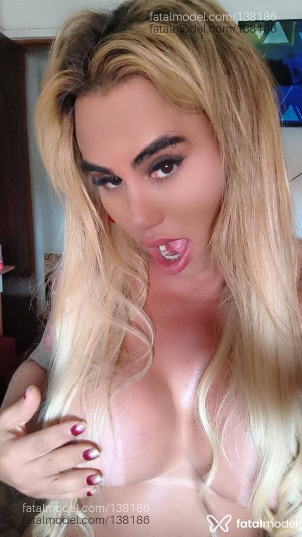 Acompanhante mulher trans loira (o) de olhos castanhos - Mineirabronzeada