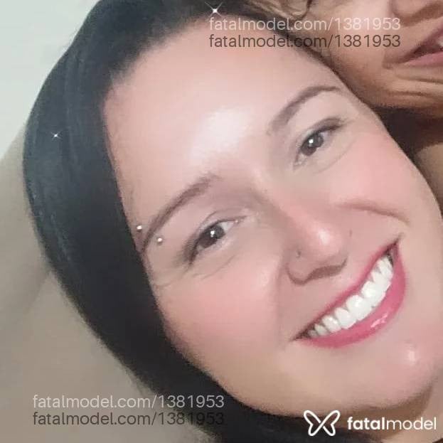 Acompanhante mulher com cabelo castanho de olhos castanhos - Melissa Fontes