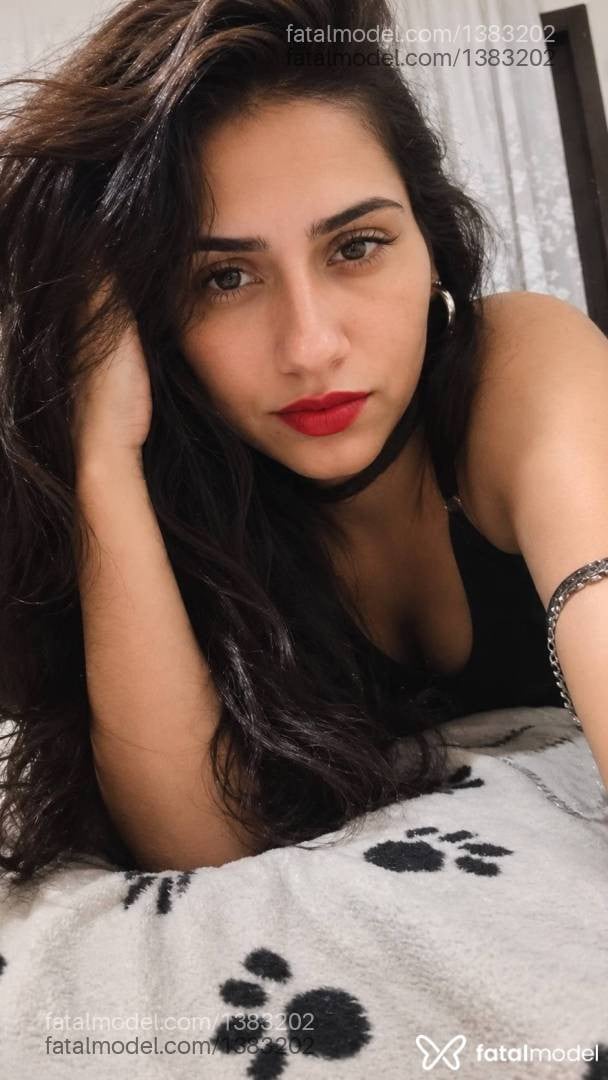 Acompanhante mulher morena (o) de olhos pretos - Morena
