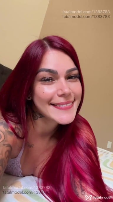 Acompanhante mulher com cabelo colorido de olhos castanhos em Jaú - Sophia
