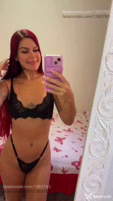 Acompanhante mulher com cabelo colorido de olhos castanhos em Jaú - Sophia