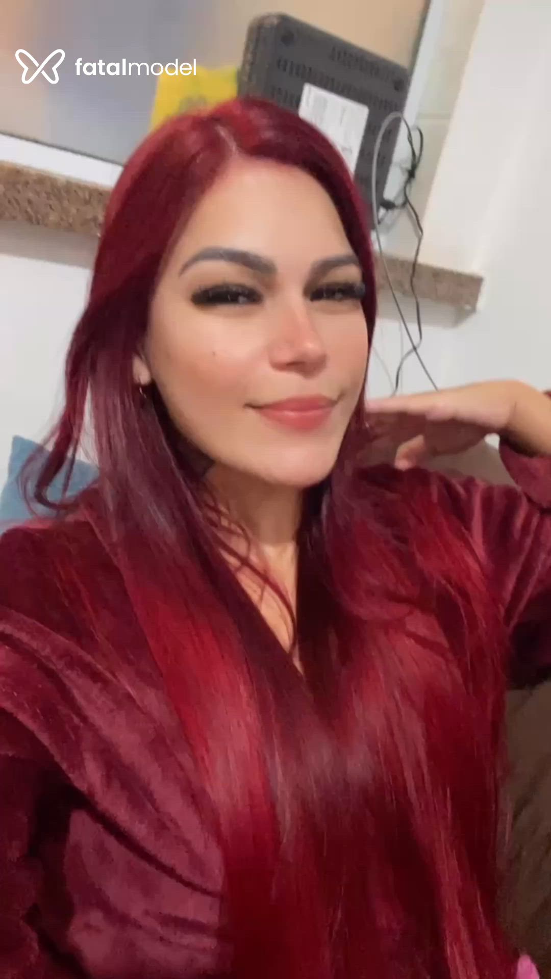 Acompanhante mulher com cabelo colorido de olhos castanhos - Sophia