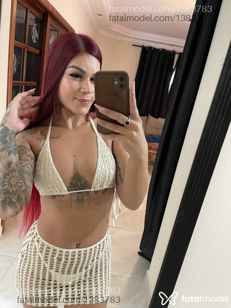 Acompanhante mulher com cabelo colorido de olhos castanhos - Sophia
