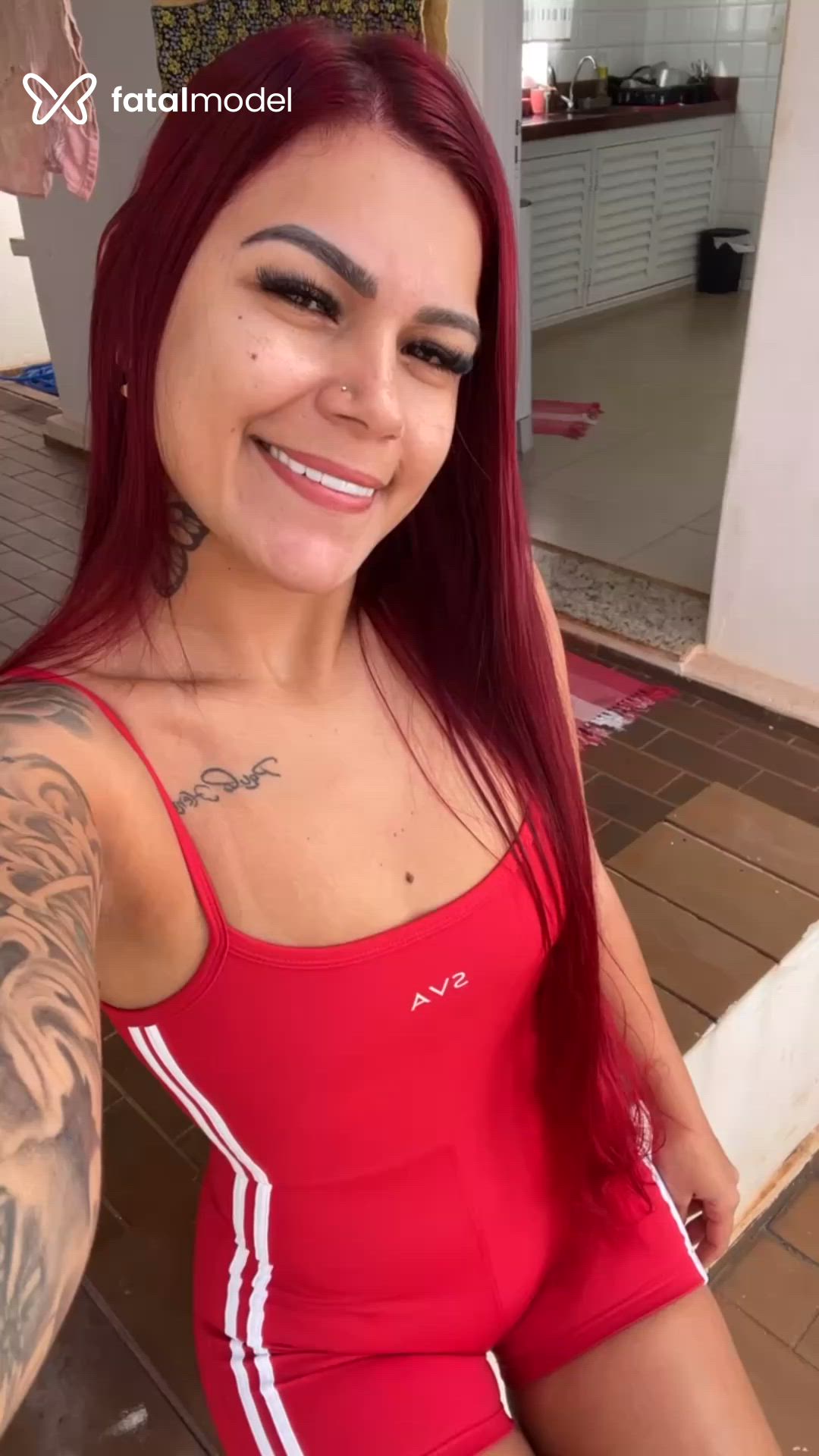 Acompanhante mulher com cabelo colorido de olhos castanhos - Sophia