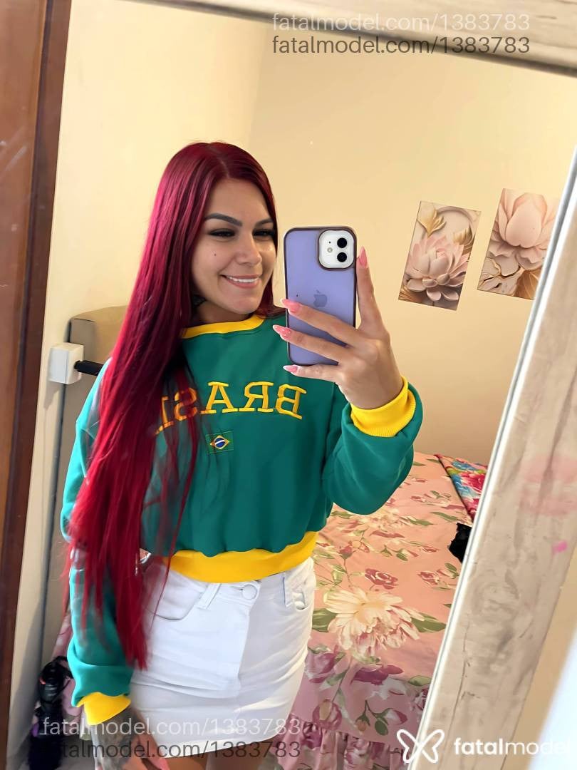Acompanhante mulher com cabelo colorido de olhos castanhos em Avaré - Sophia