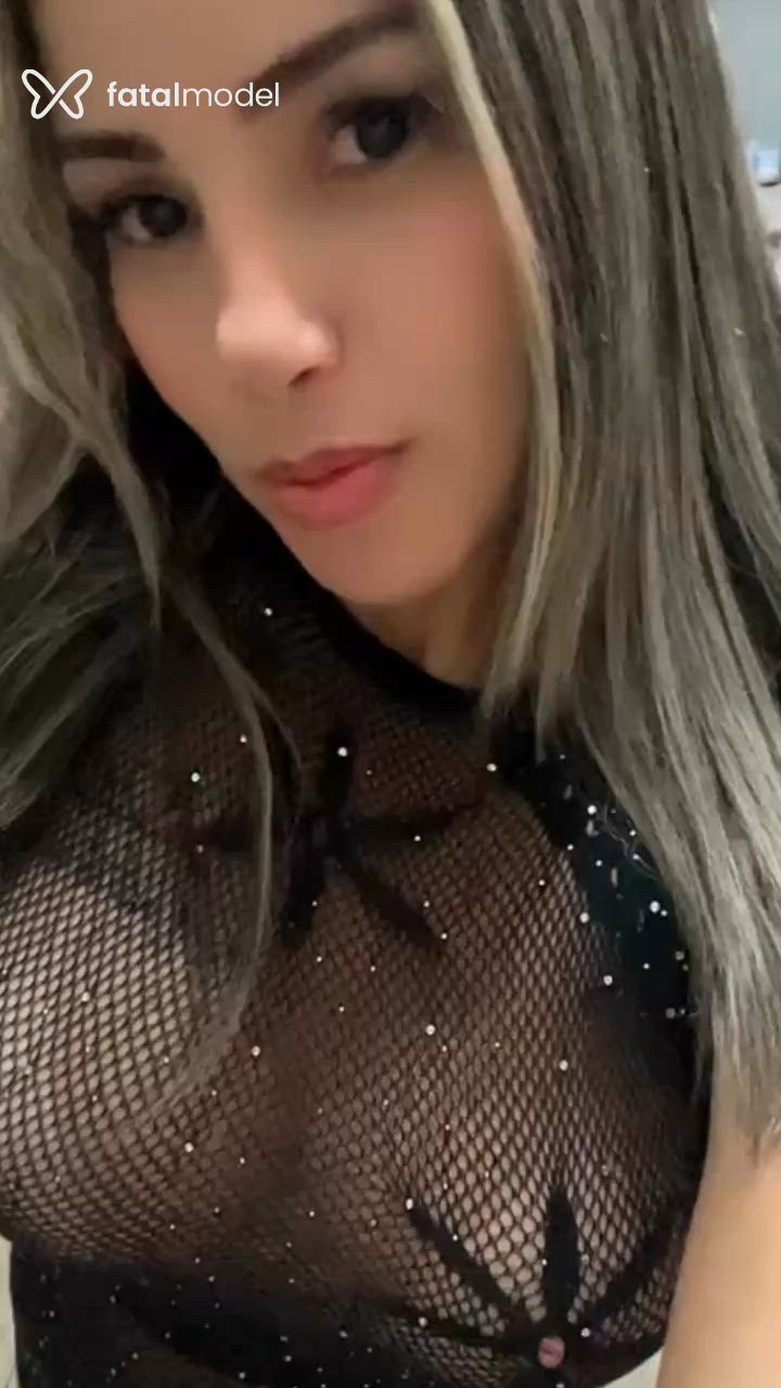 Acompanhante mulher loira (o) de olhos castanhos - Luany