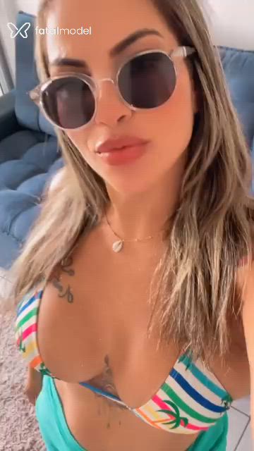 Acompanhante mulher loira (o) de olhos castanhos - Luany
