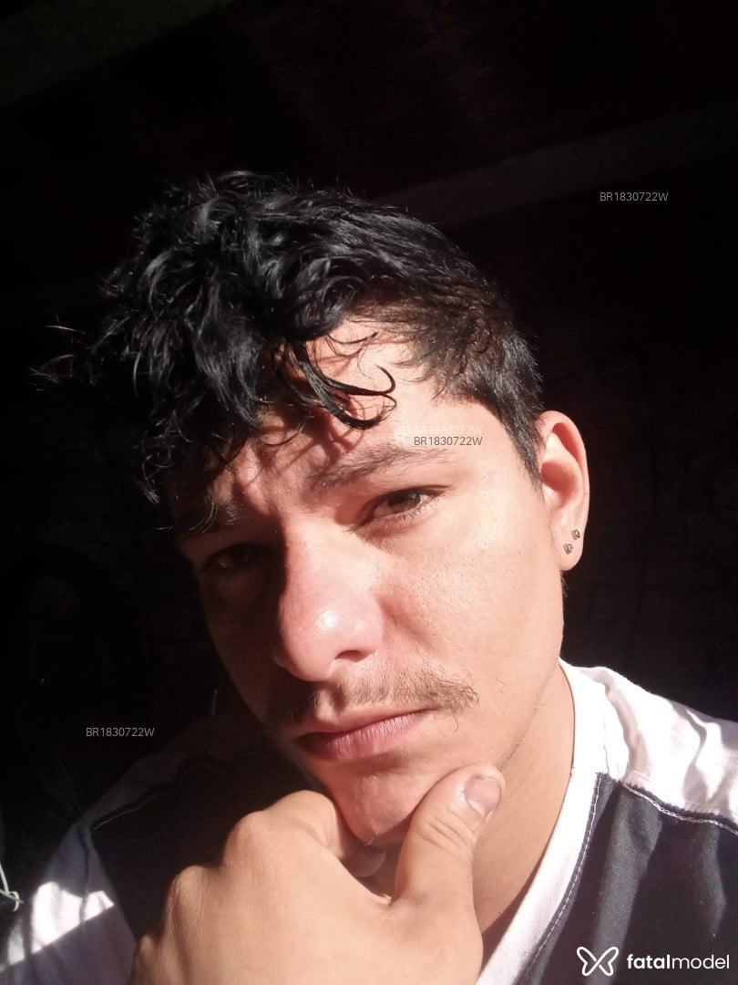 Acompanhante homem com cabelo castanho de olhos castanhos em Atibaia - Apolo