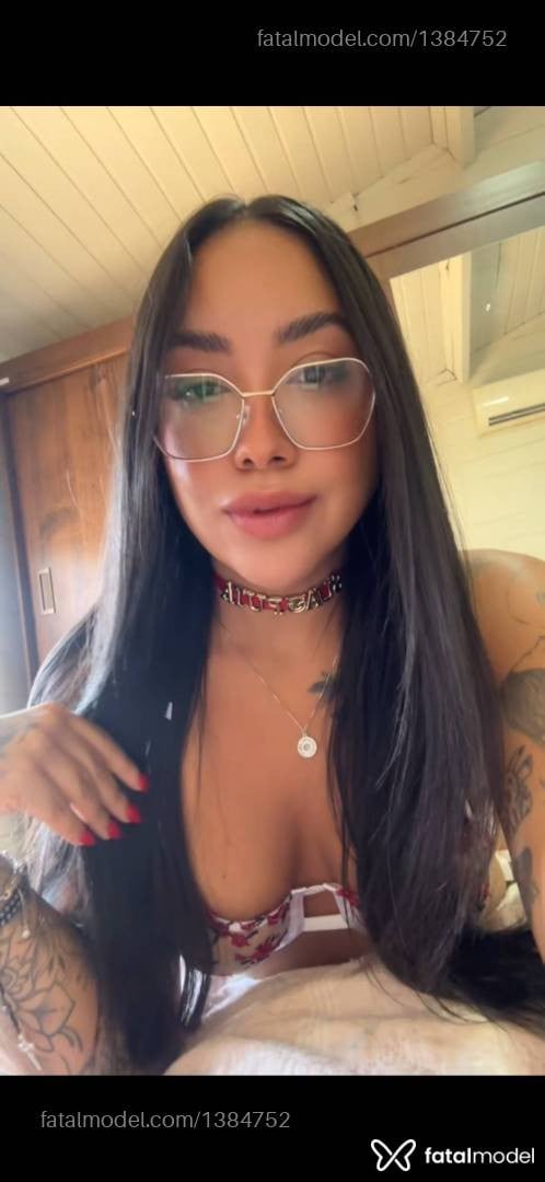 Acompanhante mulher morena (o) de olhos castanhos - Suelen