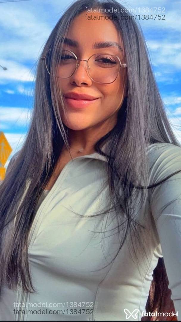Acompanhante mulher morena (o) de olhos castanhos - Suelen