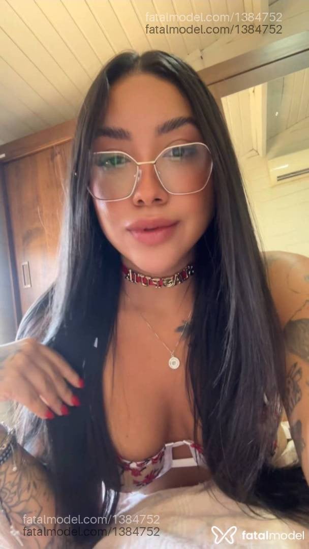 Acompanhante mulher morena (o) de olhos castanhos - Suelen