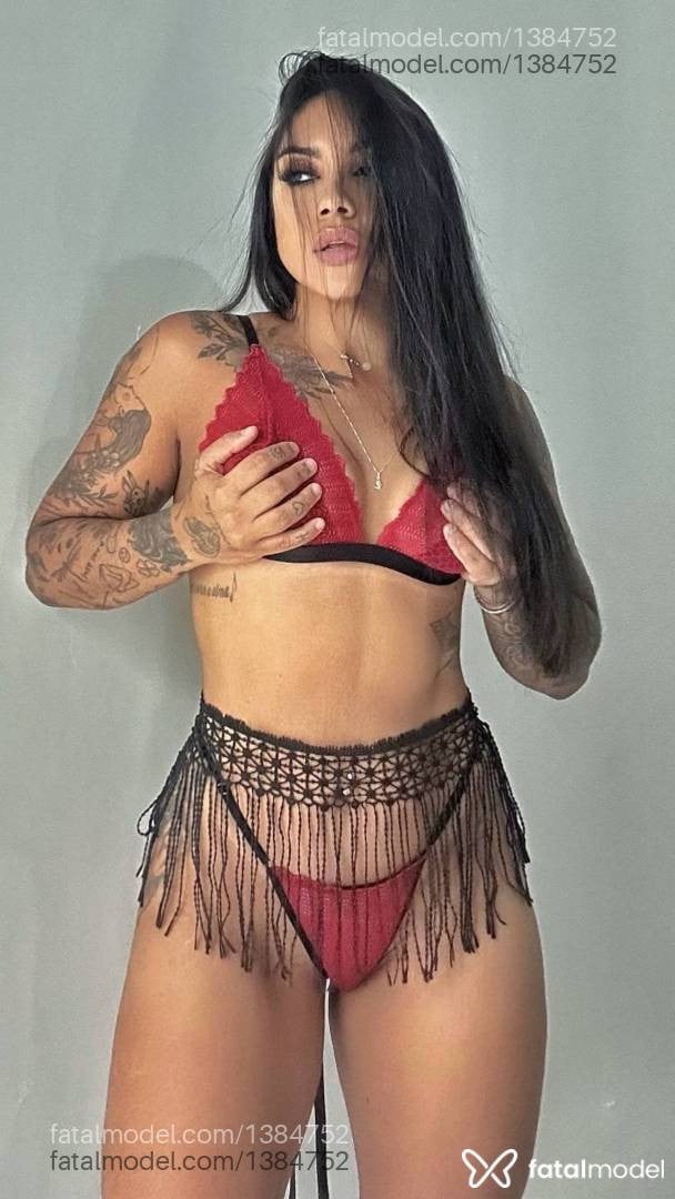 Acompanhante mulher morena (o) de olhos castanhos - Suelen