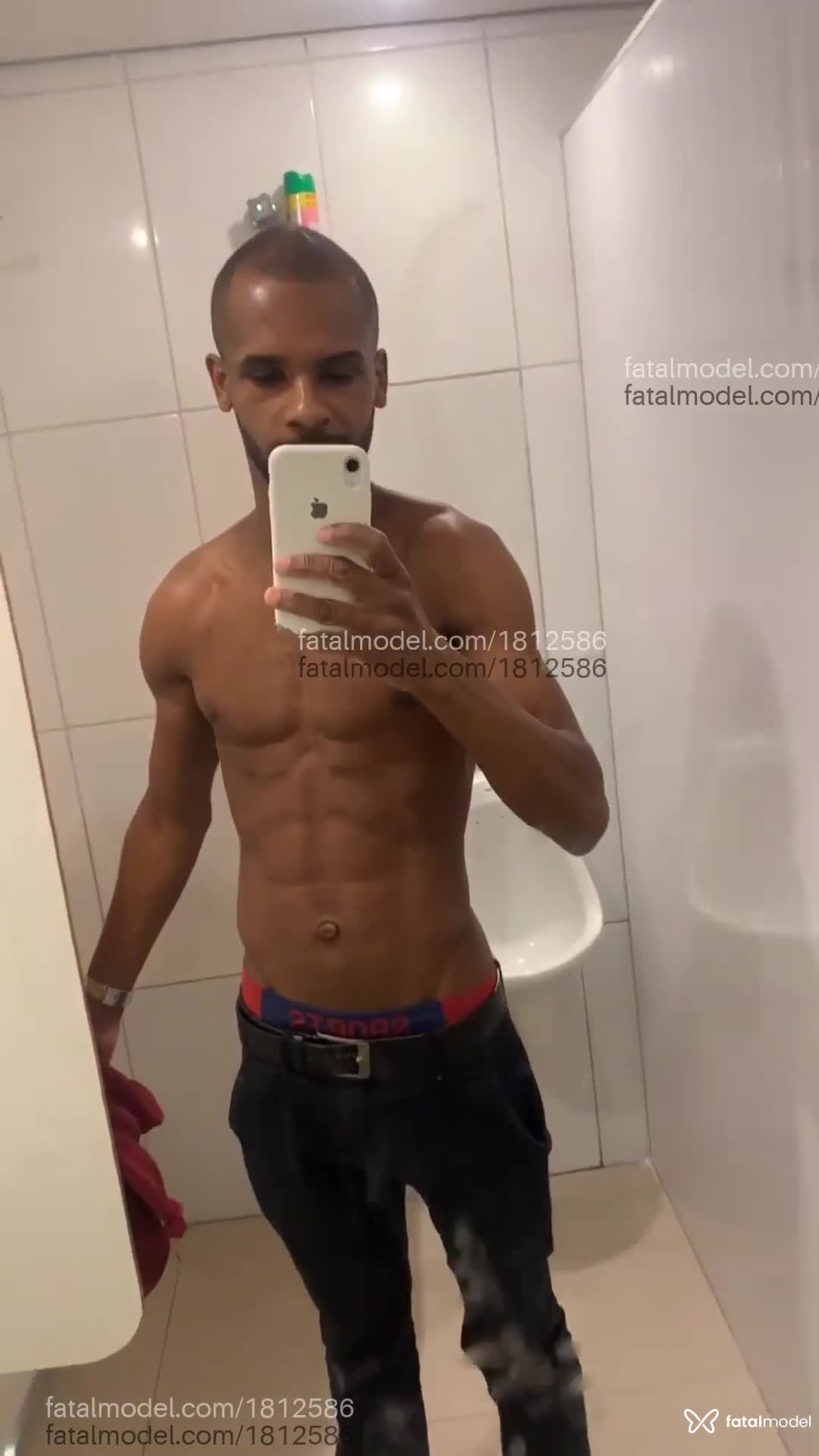Acompanhante homem morena (o) de olhos castanhos em São Paulo - Vhn