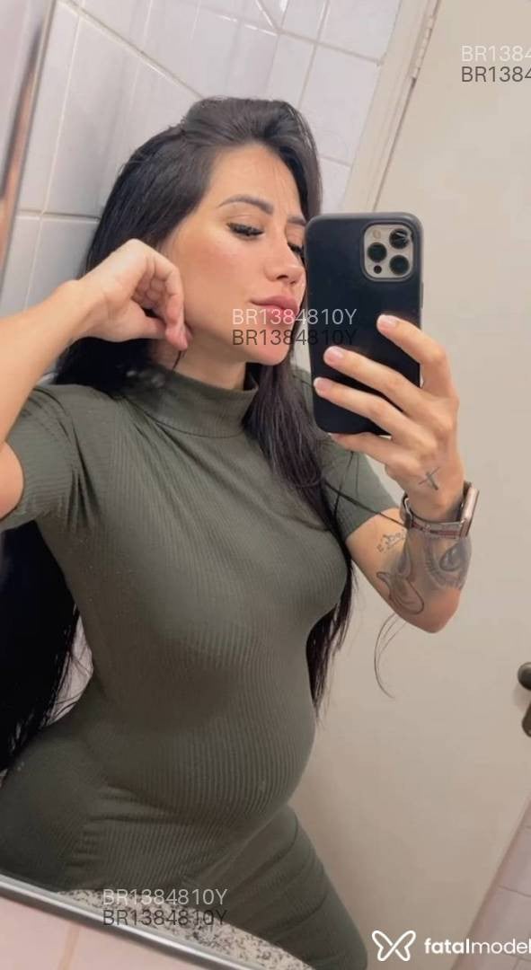 Acompanhante mulher com cabelo castanho de olhos castanhos em Virtual Acompanhante mulher com cabelo castanho de olhos castanhos em Virtual - Lavínia
