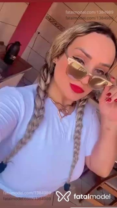 Acompanhante mulher loira (o) de olhos verdes em Araras - Sarah