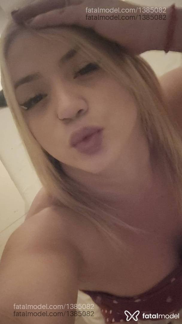 Acompanhante mulher trans loira (o) de olhos pretos - Rafaelinha