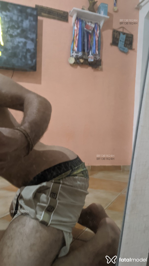 Acompanhante homem com cabelo castanho de olhos castanhos em Guarujá Acompanhante homem com cabelo castanho de olhos castanhos em Guarujá - Gael Ortiz