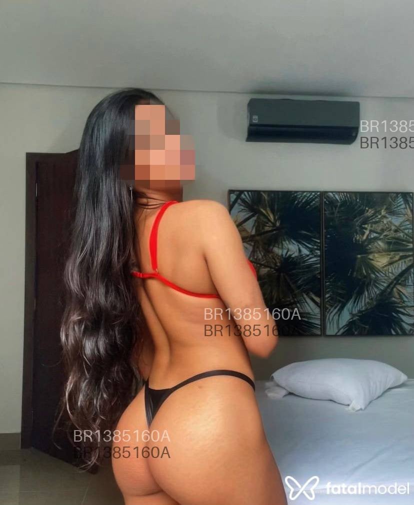 Acompanhante mulher com cabelo castanho de olhos mel em Medianeira - Mel Lima