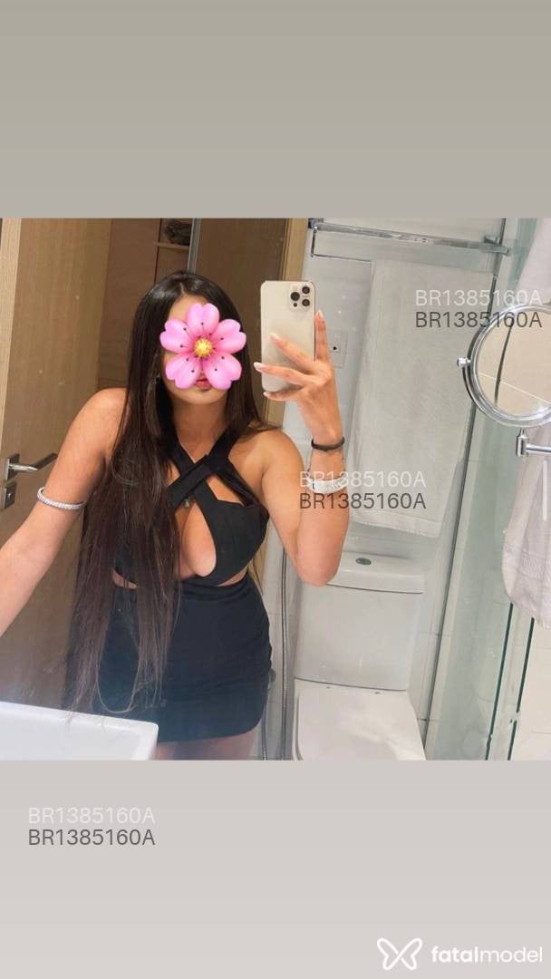 Acompanhante mulher com cabelo castanho de olhos mel em Medianeira - Mel Lima