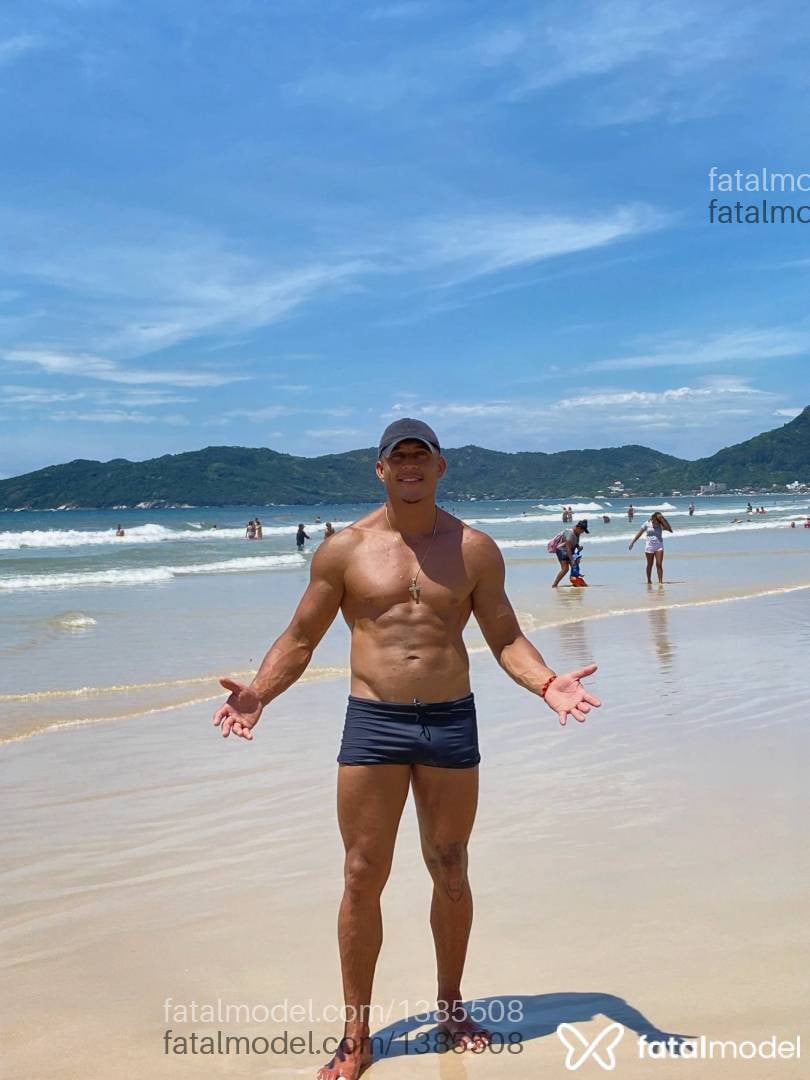 Acompanhante homem morena (o) de olhos castanhos em Balneário Camboriú - Rafael carioc