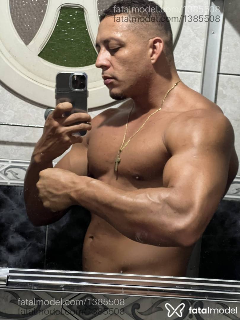 Acompanhante homem morena (o) de olhos castanhos em Balneário Camboriú - Rafael carioc