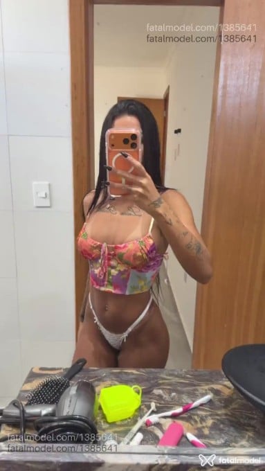 Acompanhante mulher morena (o) de olhos castanhos em Colatina Acompanhante mulher morena (o) de olhos castanhos em Colatina - Isabella