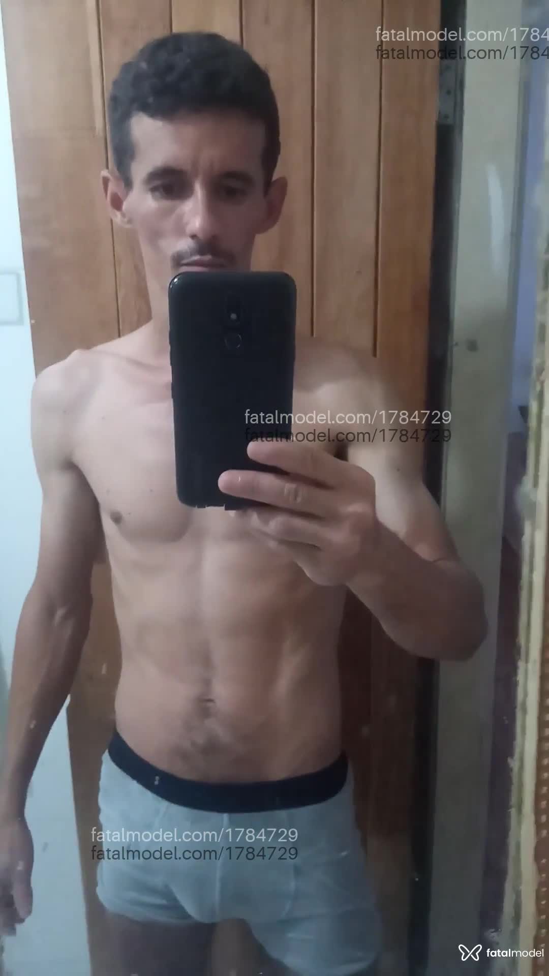 Acompanhante homem morena (o) de olhos pretos - Robert Veloso