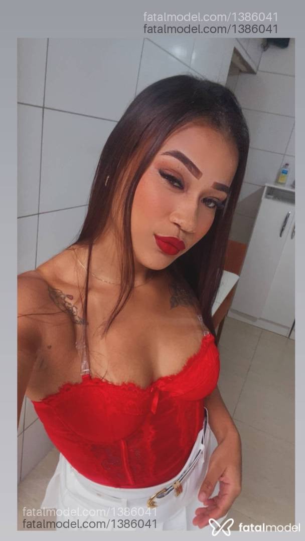 Acompanhante mulher com cabelo castanho de olhos mel - Paola Sacre